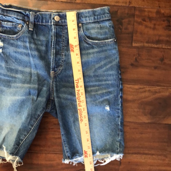 Gap | women’s distressed denim Bermuda shorts size 2/26. - Picture 11 of 13